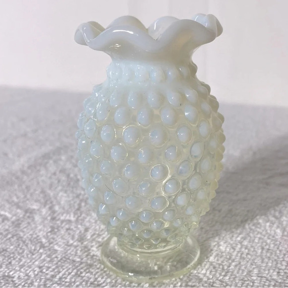 Vintage Fenton Opalescent Hobnail Glass Crimped Ruffle Edge Mini Vase - Picture 5 of 11
